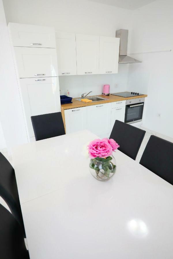 Apartmani Vlado Mitar Sukosan Bagian luar foto