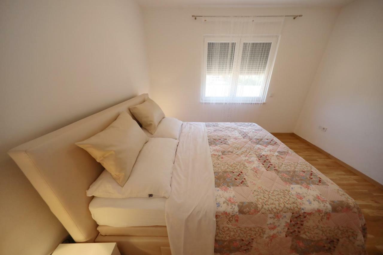 Apartmani Vlado Mitar Sukosan Bagian luar foto
