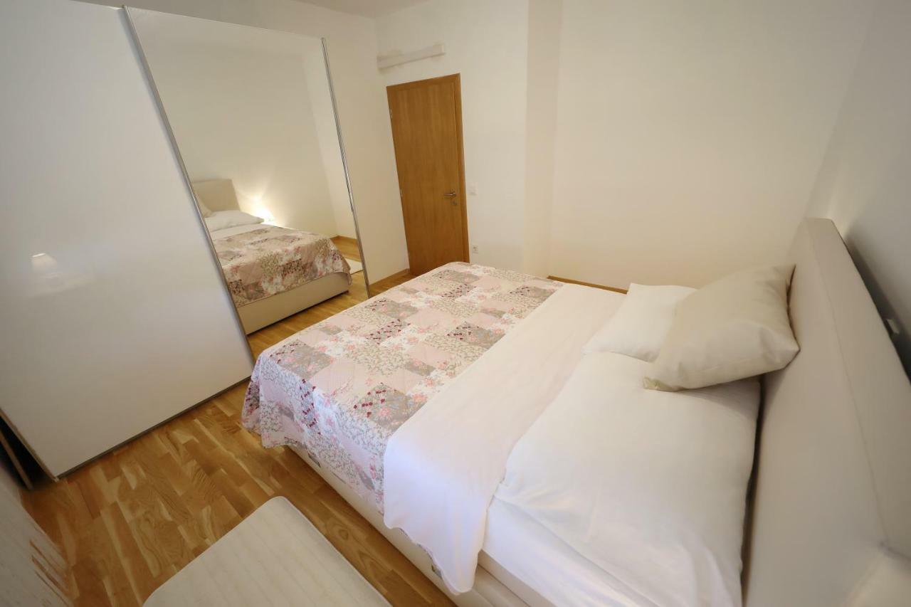 Apartmani Vlado Mitar Sukosan Bagian luar foto