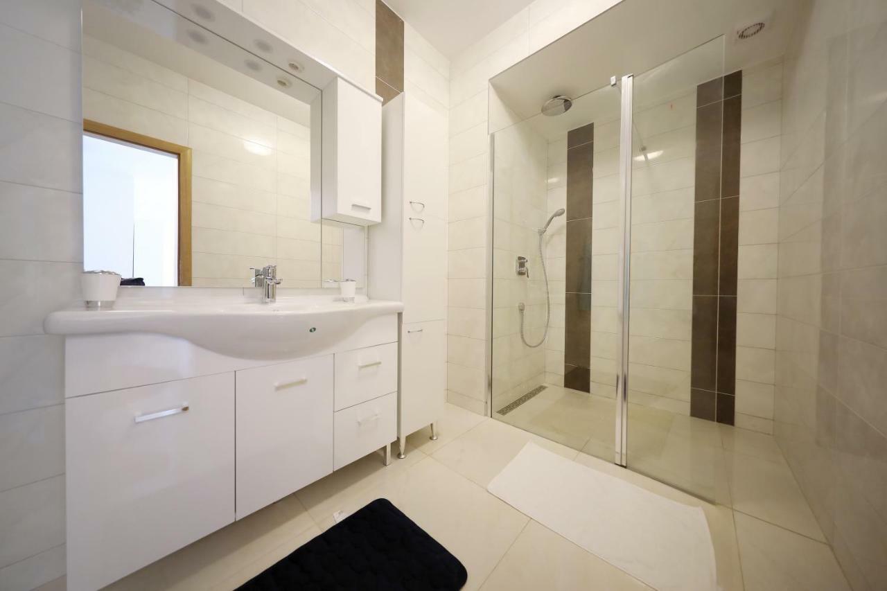 Apartmani Vlado Mitar Sukosan Bagian luar foto