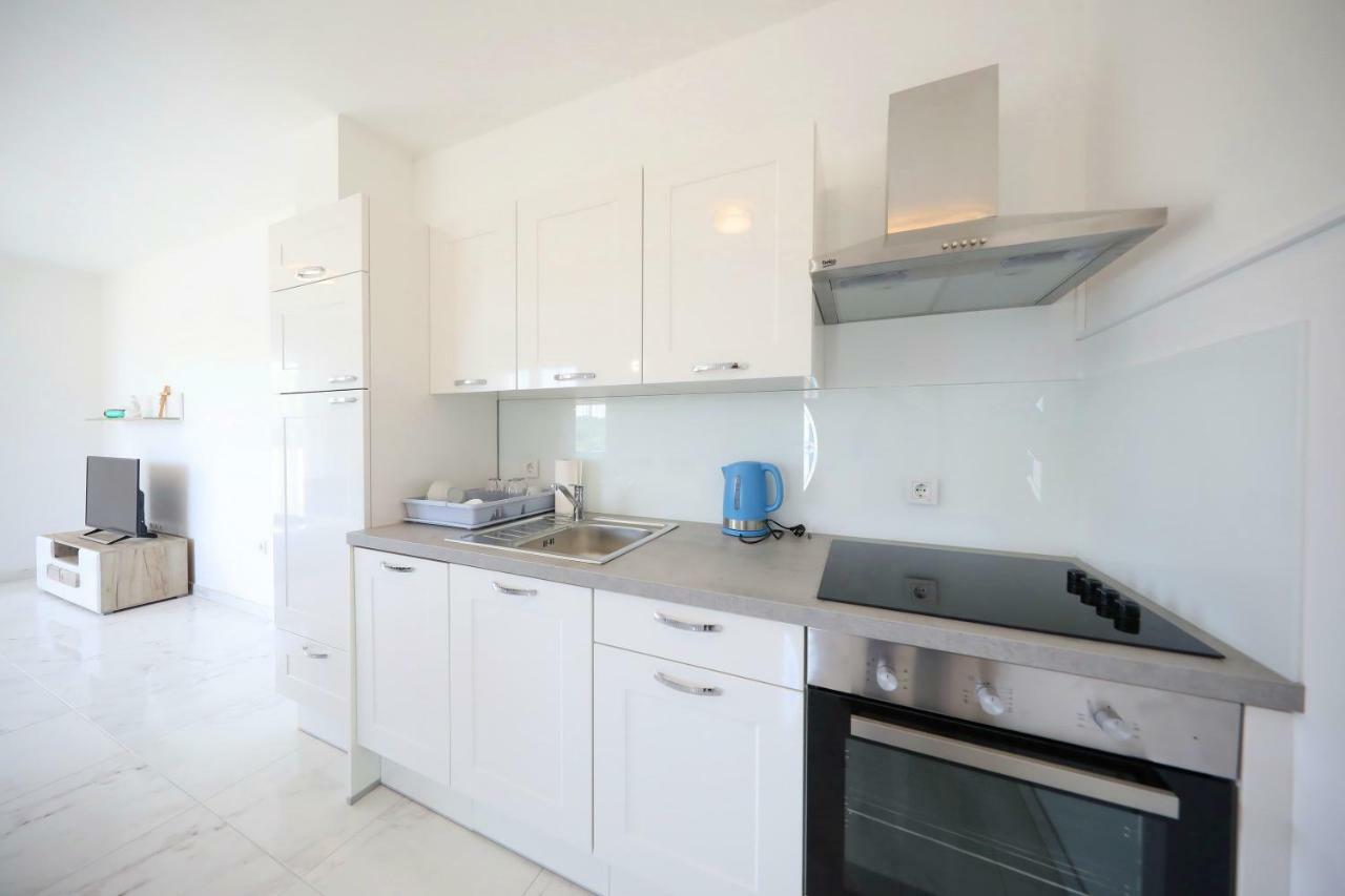 Apartmani Vlado Mitar Sukosan Bagian luar foto