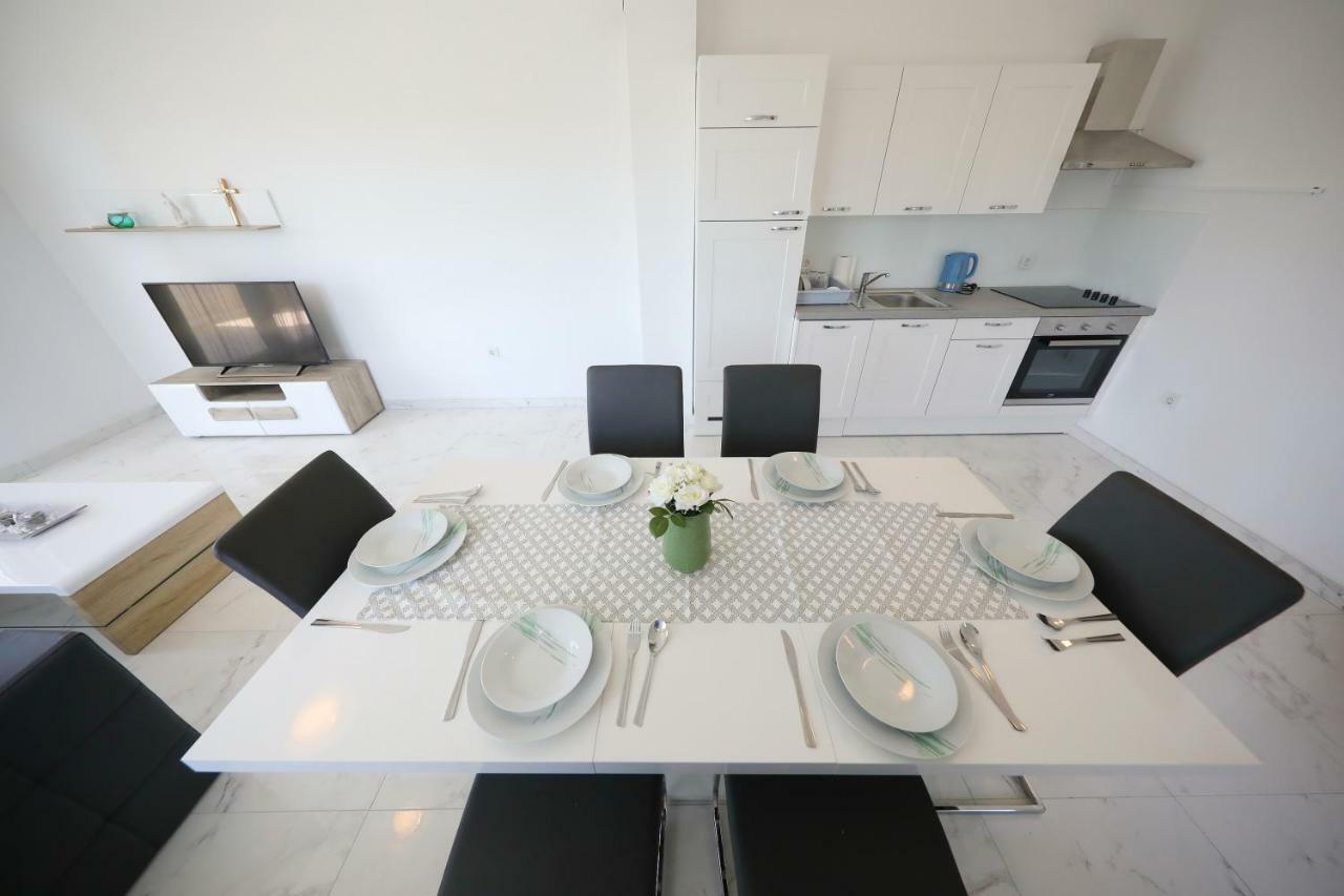 Apartmani Vlado Mitar Sukosan Bagian luar foto