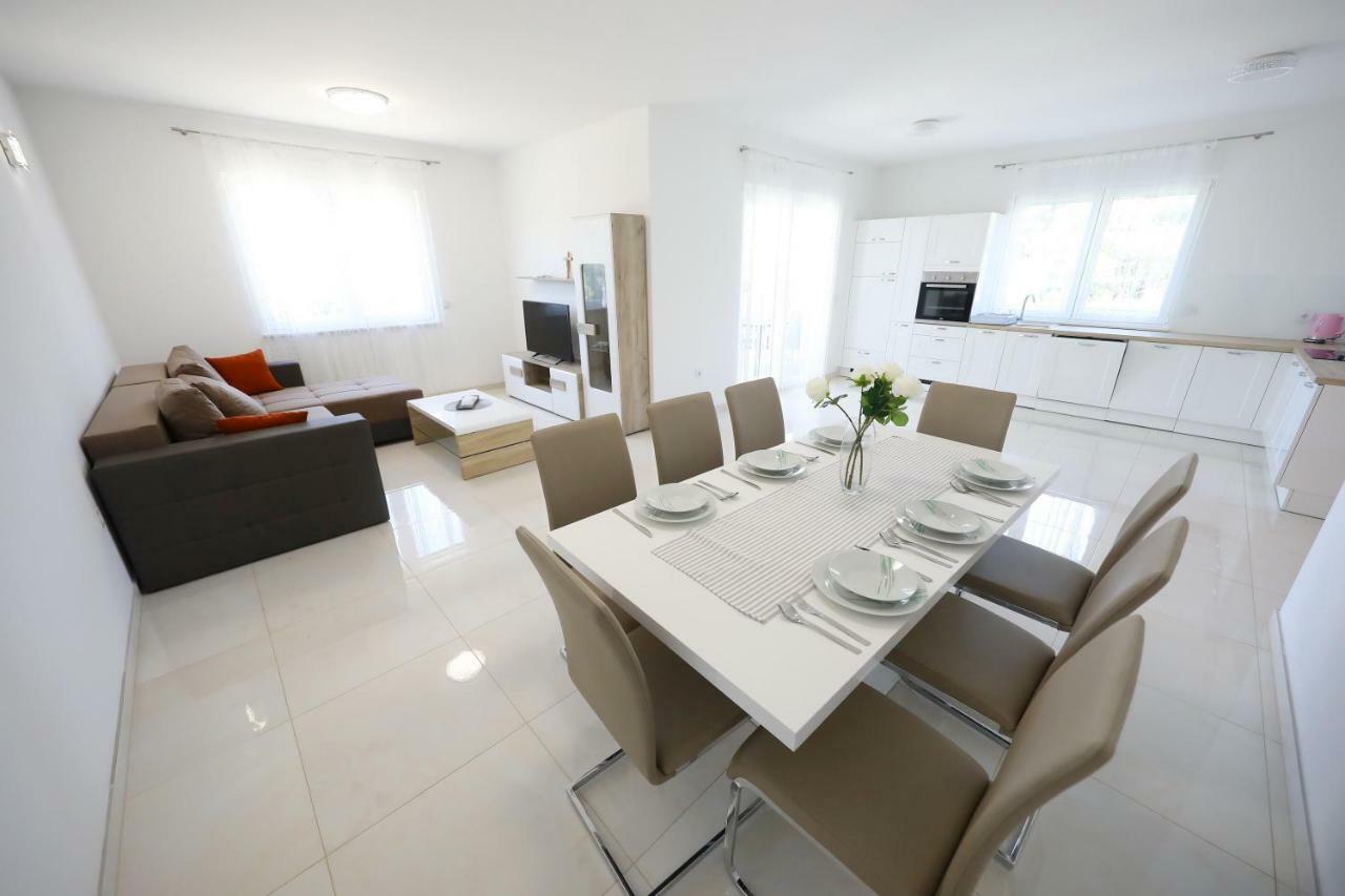 Apartmani Vlado Mitar Sukosan Bagian luar foto