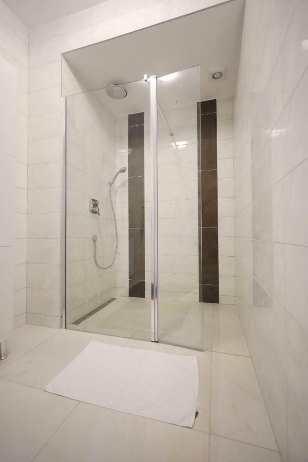 Apartmani Vlado Mitar Sukosan Bagian luar foto
