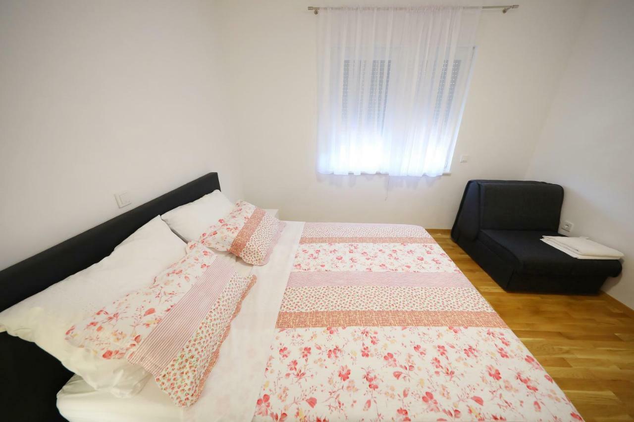 Apartmani Vlado Mitar Sukosan Bagian luar foto
