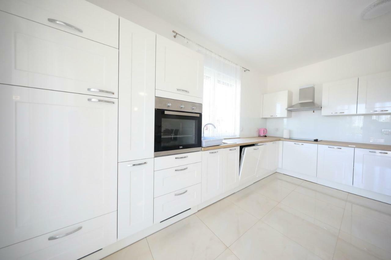 Apartmani Vlado Mitar Sukosan Bagian luar foto