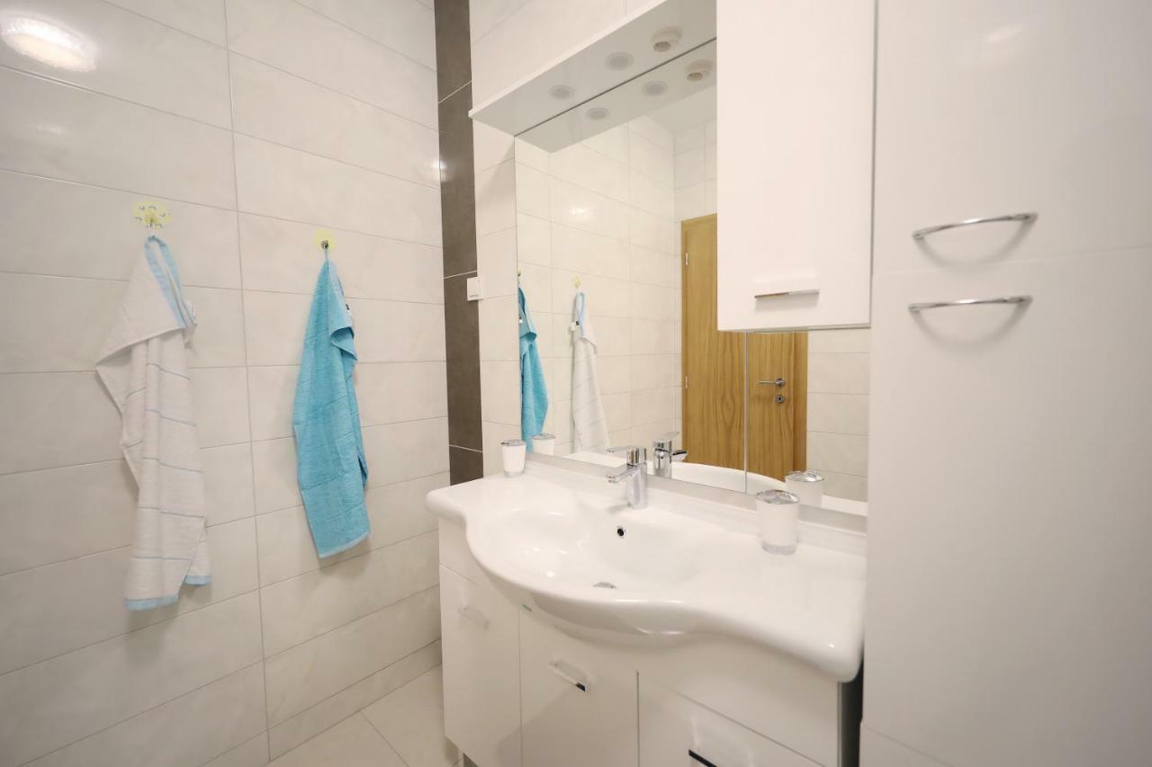 Apartmani Vlado Mitar Sukosan Bagian luar foto