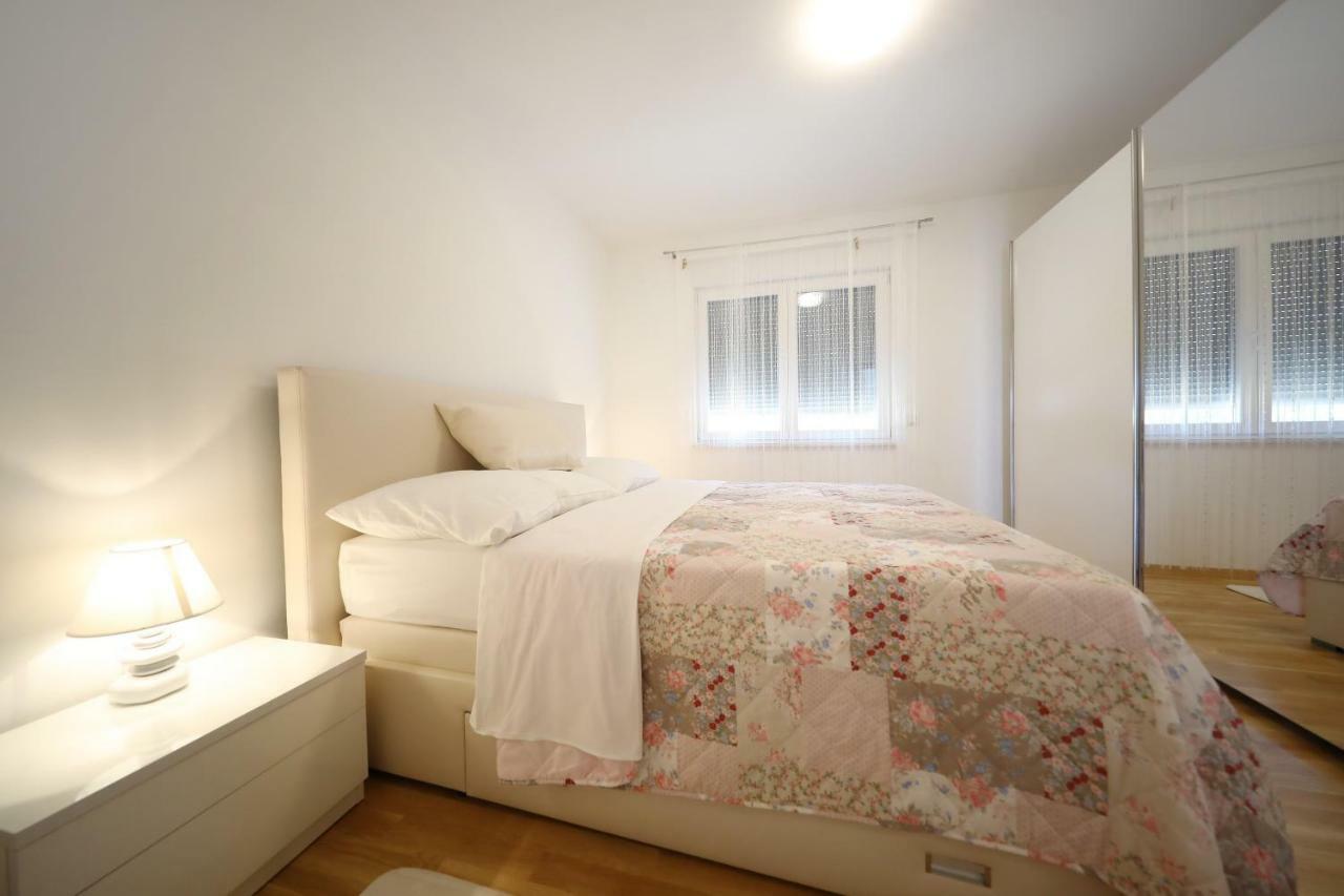 Apartmani Vlado Mitar Sukosan Bagian luar foto